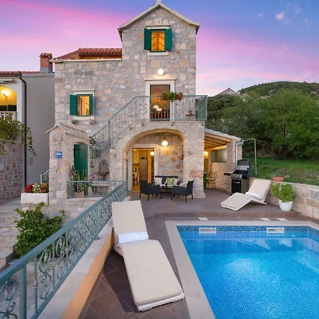 Luxury Mare Vila *