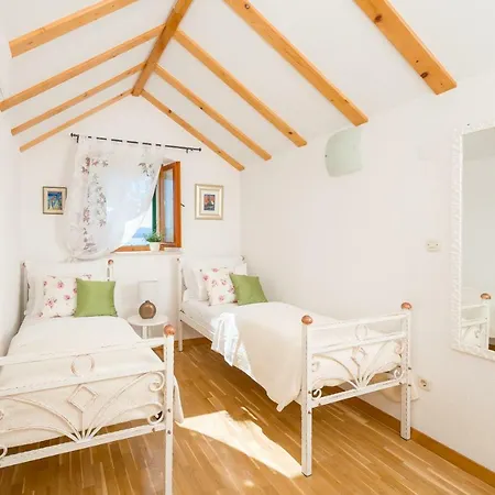 Luxury Mare Vila *